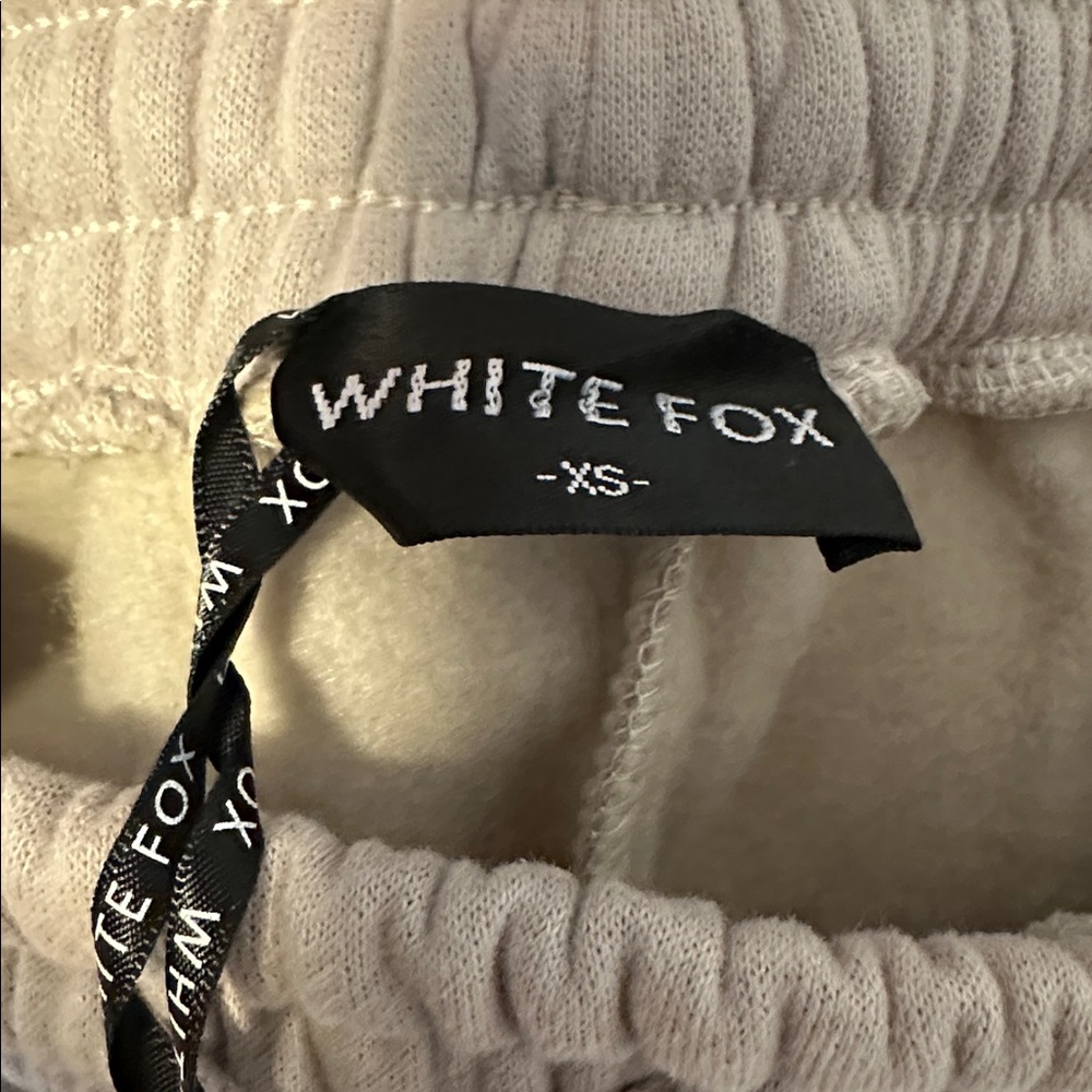 White Fox moon beam wide leg sweats size XS brand new - Picture 3 of 4